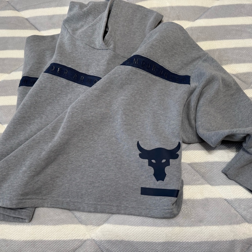 Cropped Under Armour women’s hoodie